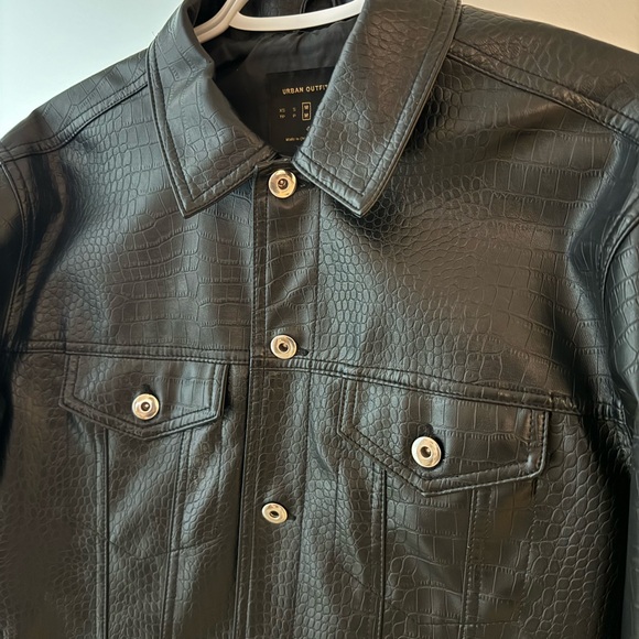 Trendy Leather Jacket - Picture 5 of 5